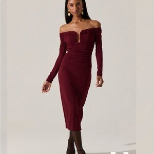 ASTR The Label Lovinia Ruched Off Shoulder Midi Dress